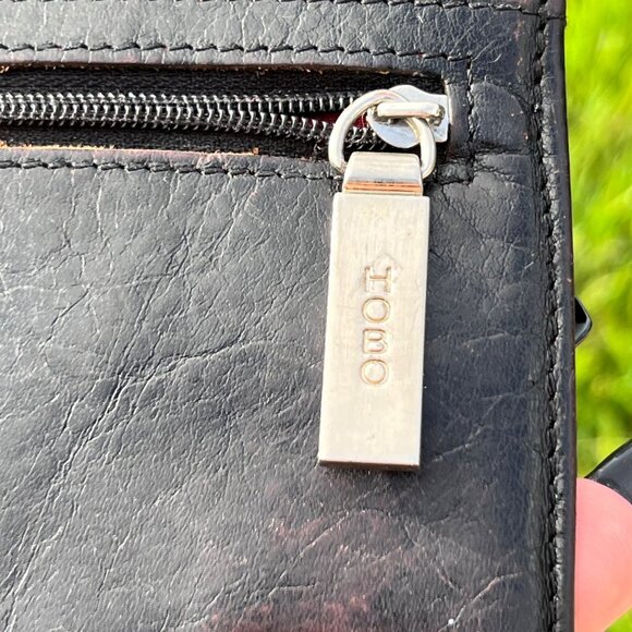 HOBO International Black Leather Card Holder Zip Wallet - Picture 4 of 8
